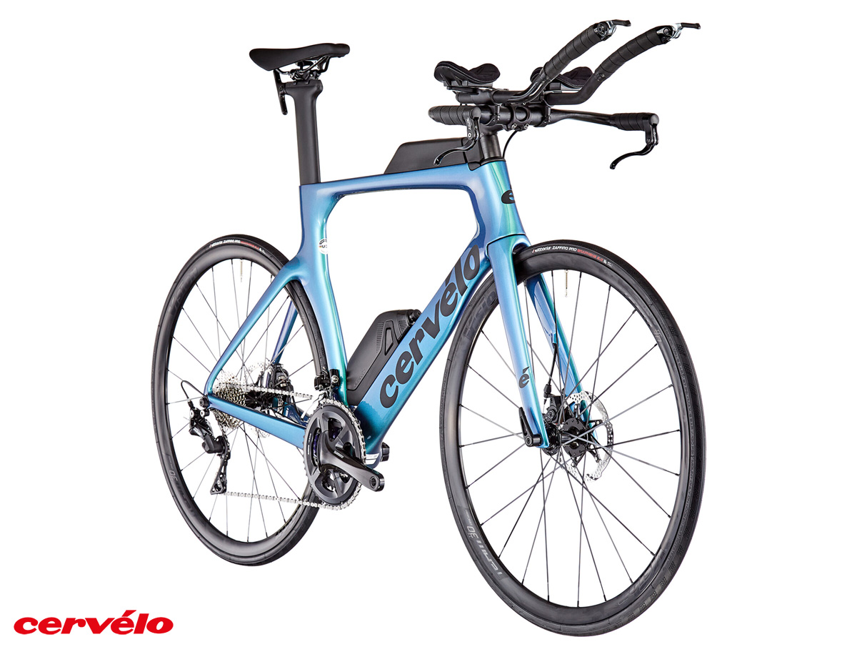 Una bici da triathlon con telaio in carbonio Cervélo P 105 2021 color azzurro