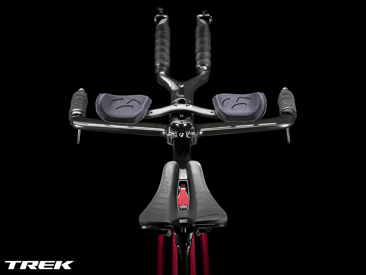 Vista posteriore della bici da triathlon e cronometro Trek Speed Concept 2021