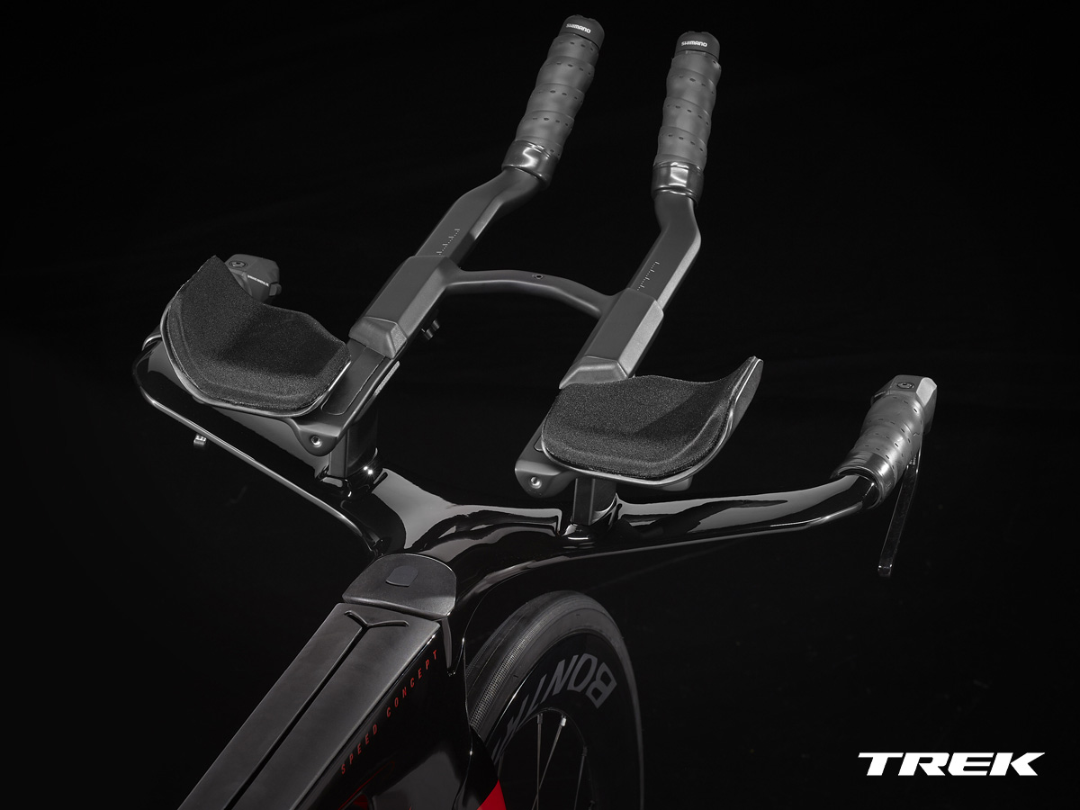 Dettaglio dei poggiabraccia delle nuove bici da triathlon Trek Speed Concept 2022